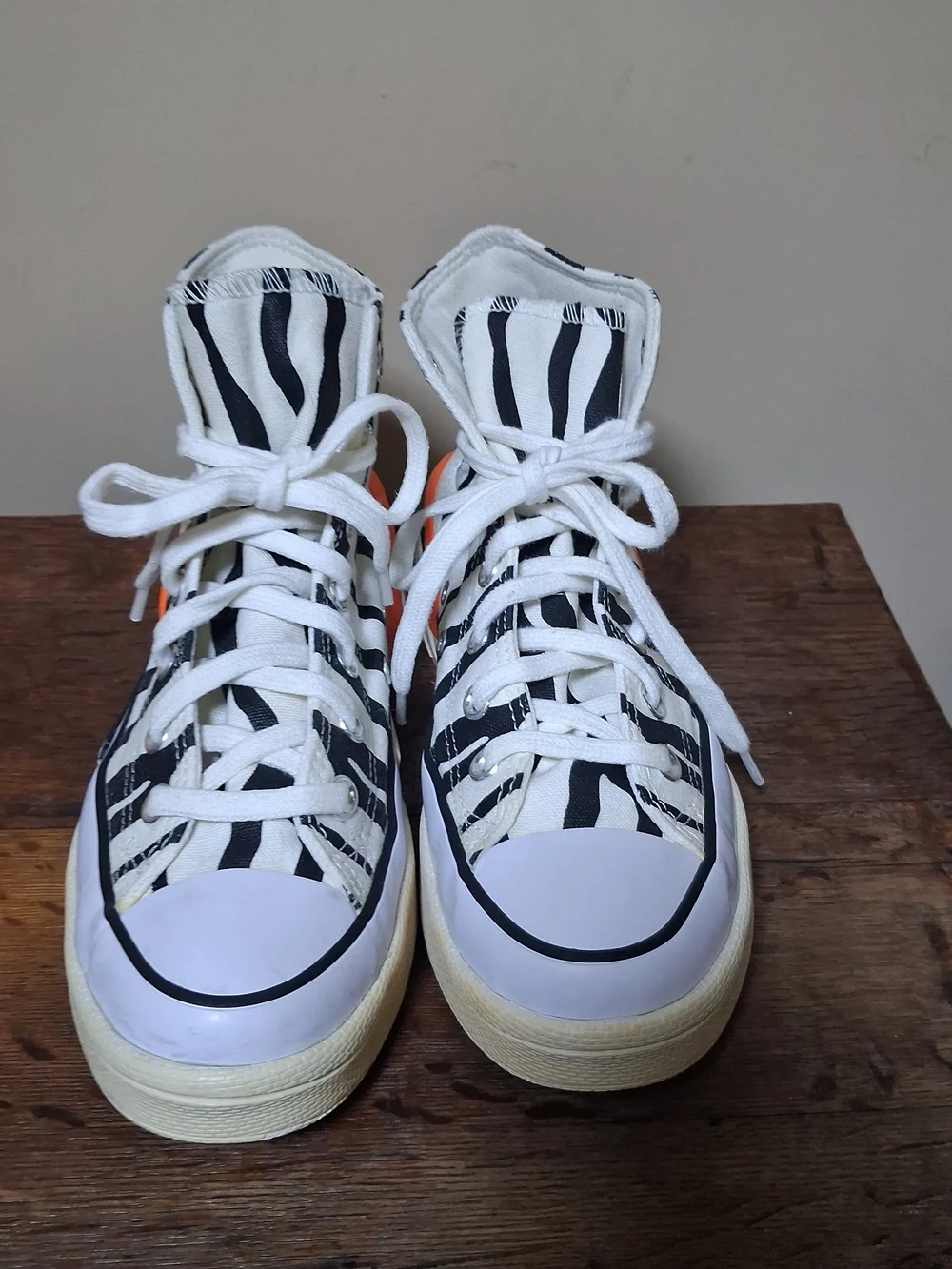 Converse Women's High-Top Sunblocked  Zebra Print/ Orange Shoes; Size 7.5 - Picture 4 of 10